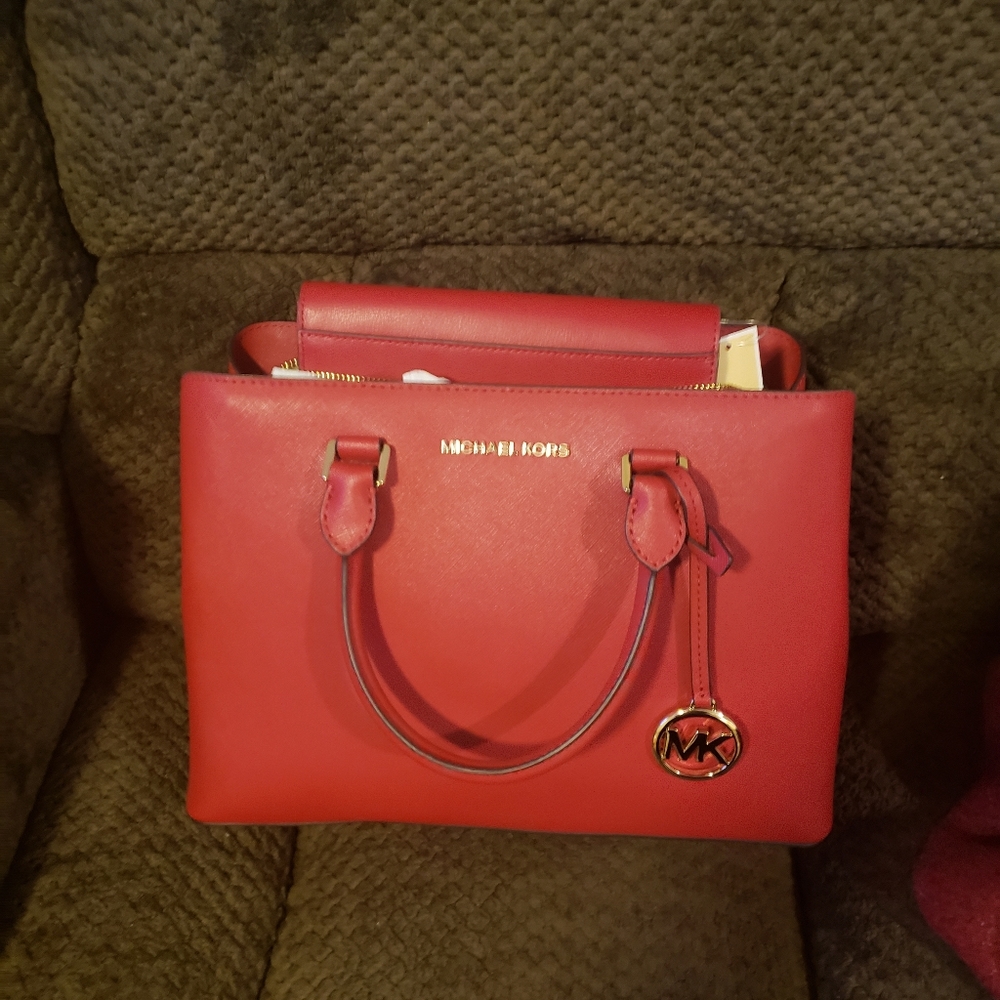 Handbags - Picture 6 of 6